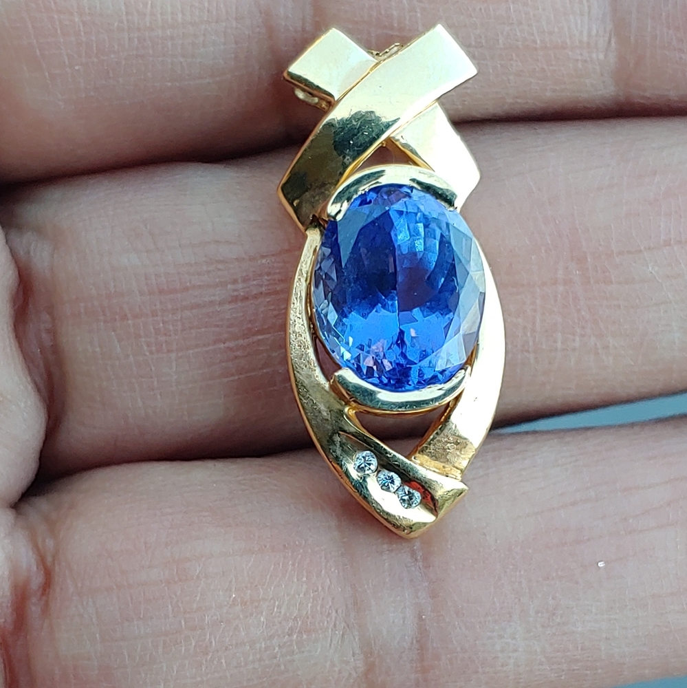 Sale custom made 10k gold. Huge blueberry tanzanite diamond xoxo charm